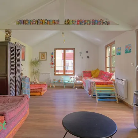 Bon Pasteur - 2 - Lb - Cozy And Bright In Hypercenter Of